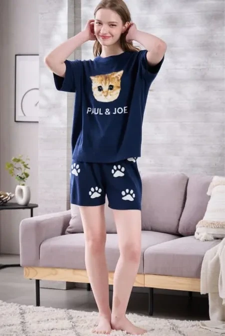ランダム猫足跡 夏ニットショートパンツの着用
